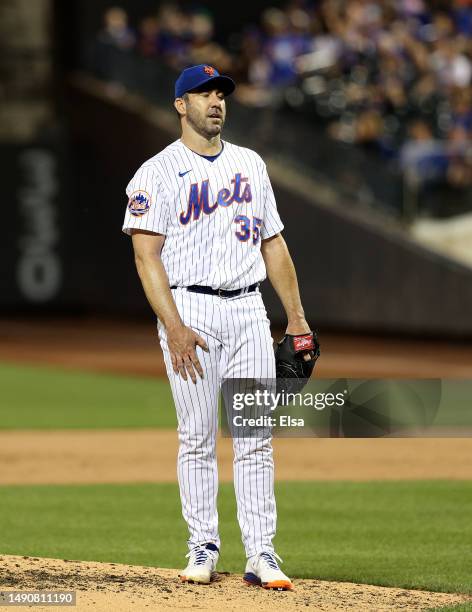 Justin Verlander of the New York Mets reacts after giving up a two run home run in the fifth inning to Isaac Paredes of the Tampa Bay Rays at Citi...