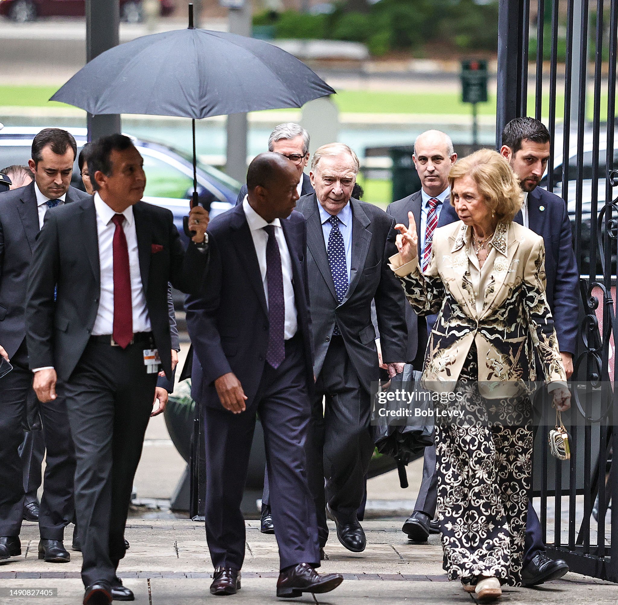 houston-mayor-sylvester-turned-and-queen-sofia-of-spain-arrive-at-julia-ideson-building-on-may.jpg