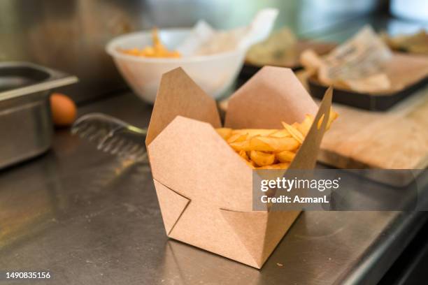 classic french fries on a box - papel de cera imagens e fotografias de stock