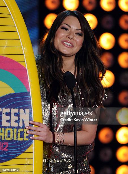 Actress Miranda Cosgrove accepts the Choice TV Comedy Actress award onstage during the 2012 Teen Choice Awards at Gibson Amphitheatre on July 22,...