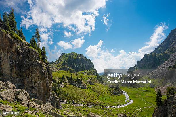 belledonne mountain range - grenoble stockfoto's en -beelden