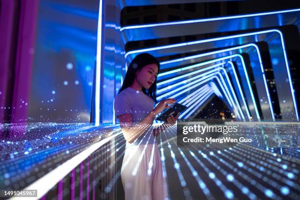 concept de synthèse de particules et expérience de jeu de lunettes incandescentes - faux photos et images de collection