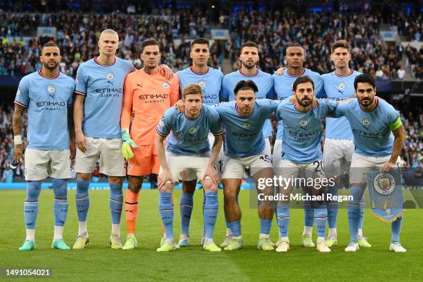 Manchester City players pose for a photo prior to the UEFA Champions League semi-final second leg match between Manchester City FC and Real Madrid at...