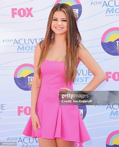 Actress/Singer Selena Gomez arrives at the 2012 Teen Choice Awards at Gibson Amphitheatre on July 22, 2012 in Universal City, California.