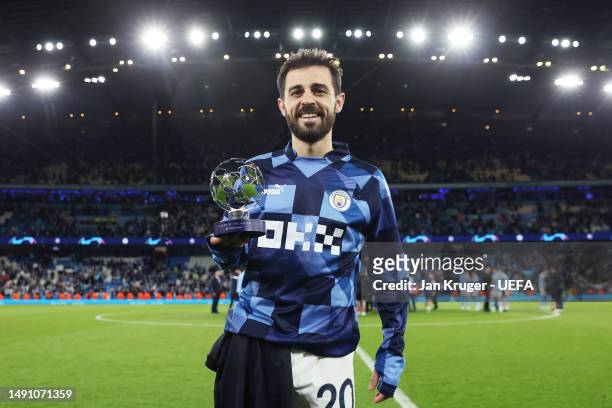 Bernardo Silva of Manchester City poses for a photo with the PlayStation Player Of The Match award after the team's victory during the UEFA Champions...