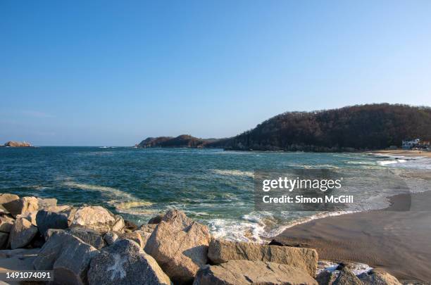 View West From The Breakwater At The Eastern End Of Playa Chahu Chahue Bay Beach Overlooking Baha Chahu Chahue Bay Bahas De Huatulco Oaxaca Mexico, Foto de stock