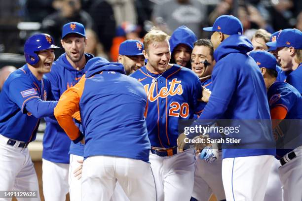 The New York Mets celebrate with Pete Alonso after his walk-off three-run home run during the tenth inning against the Tampa Bay Rays at Citi Field...