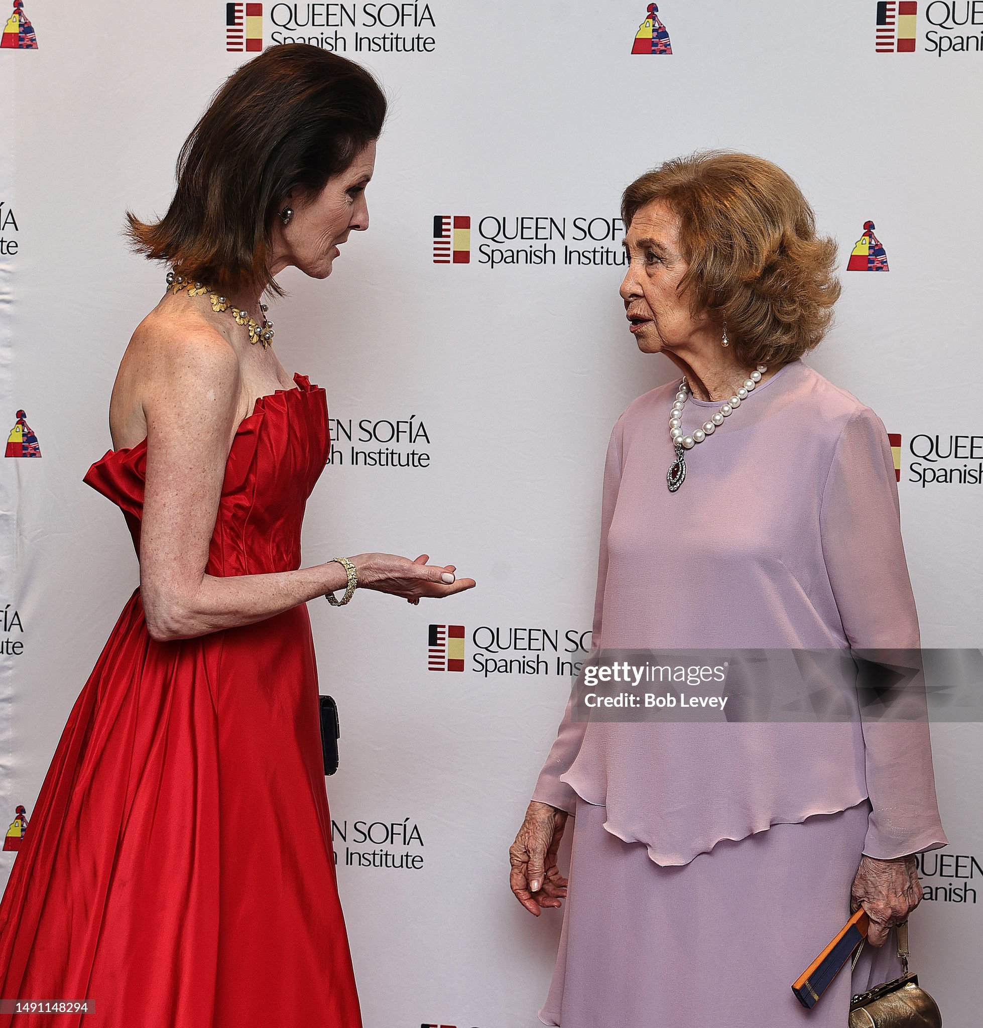 phoebe-tudor-and-queen-sofia-of-spain-attend-the-sophia-awards-for-excellence-presentation-at.jpg