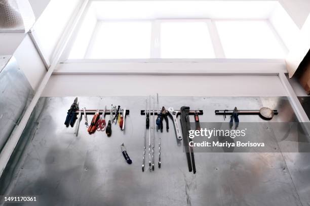 tools hang in a row on a magnetic strip. - magnetwand stock-fotos und bilder