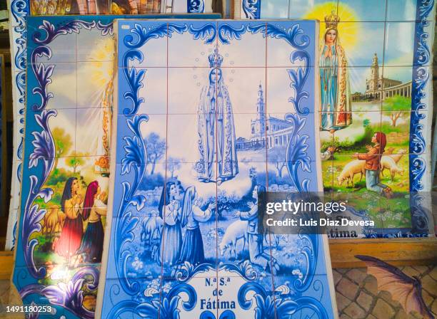 tiles with the virgin of fatima - fatima portugal stock pictures, royalty-free photos & images