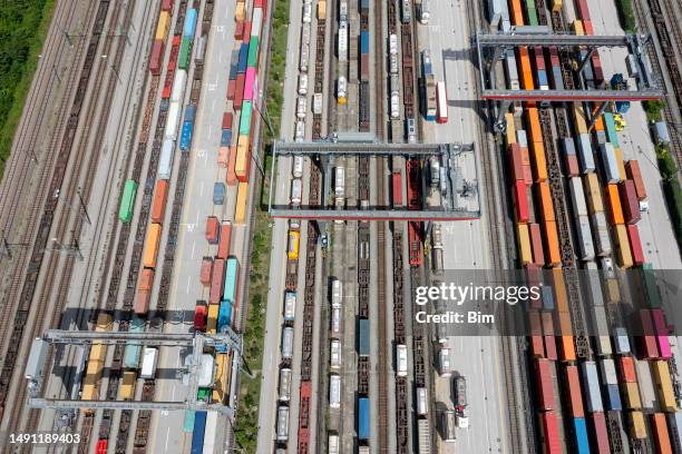 Double Stack Train Photos and Premium High Res Pictures - Getty Images