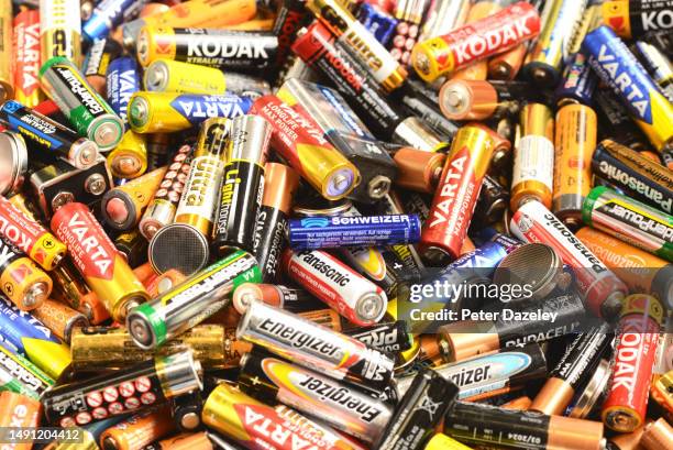 battery recycling - battery recycling stock pictures, royalty-free photos & images