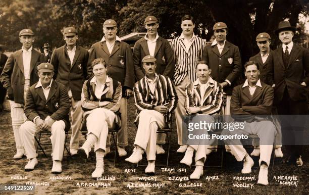Kent county cricket team, circa August 1927. Back row : Jack Hubble, Bill Ashdown, George Collins, Charlie Wright, Charles Capes, Les Ames, Percy...