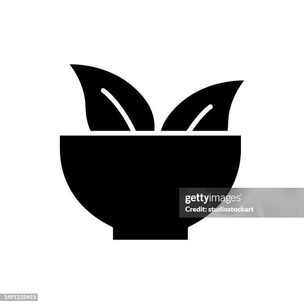 salat in teller - salatschüssel stock-grafiken, -clipart, -cartoons und -symbole
