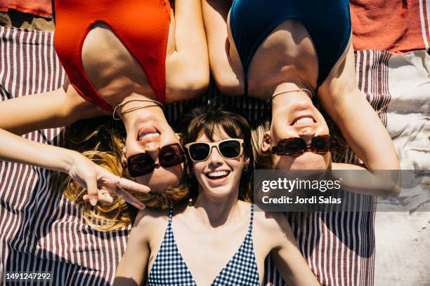 three women on the beach - sunglasses overhead fotografías e imágenes de stock