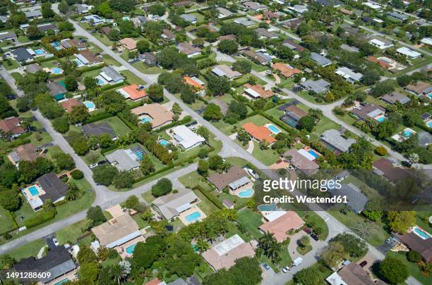 usa, florida, miami, aerial view ofsuburban neighborhood in summer - kendall stock-fotos und bilder