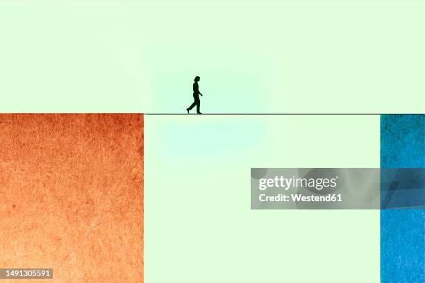 ilustraciones, imágenes clip art, dibujos animados e iconos de stock de silhouette of woman walking tightrope between two blocks - alambre