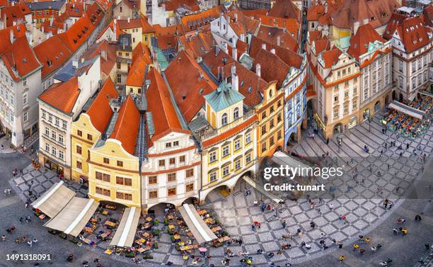 directly above view of prague old town square - bohemia czech republic stockfoto's en -beelden