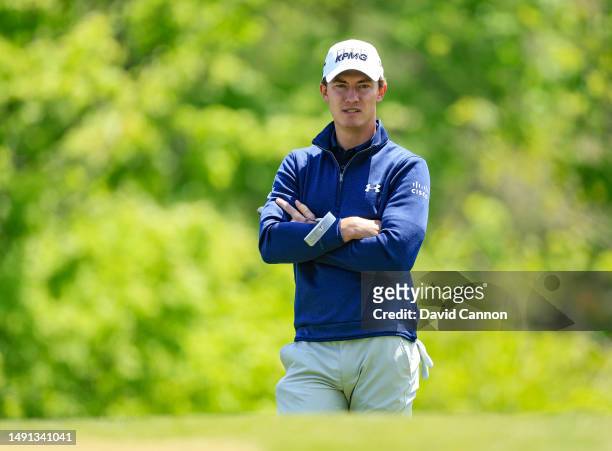 Maverick McNealy of The United States waits to putt on the 14th hole during the first round of the 2023 PGA Championship at Oak Hill Country Club on...