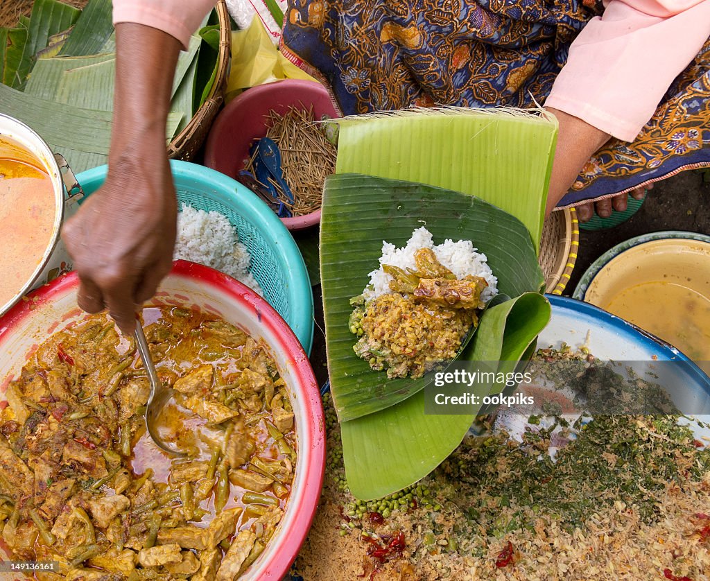 Bancarella di curry Foglia di banana imballaggio Indonesia