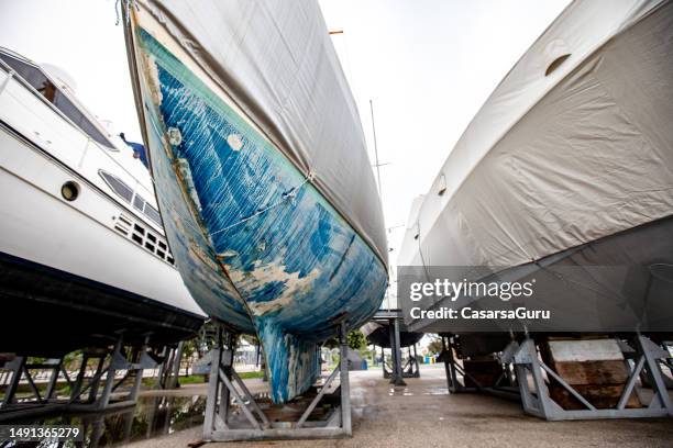 sailboat maintenance - keel stock pictures, royalty-free photos & images
