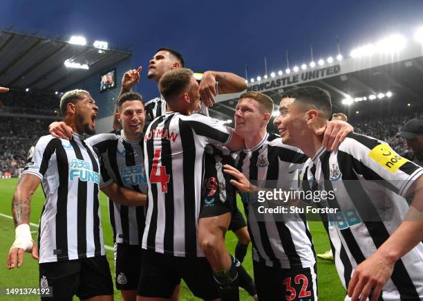 Bruno Guimaraes of Newcastle celebrates with team mates after scoring the fourth goal during the Premier League match between Newcastle United and...