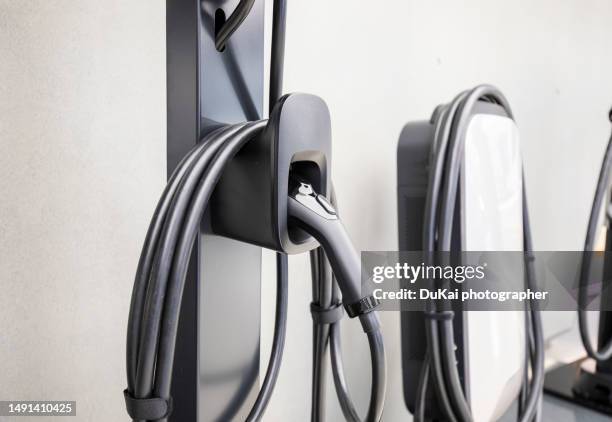 electric vehicle charging station - bus charging stock pictures, royalty-free photos & images
