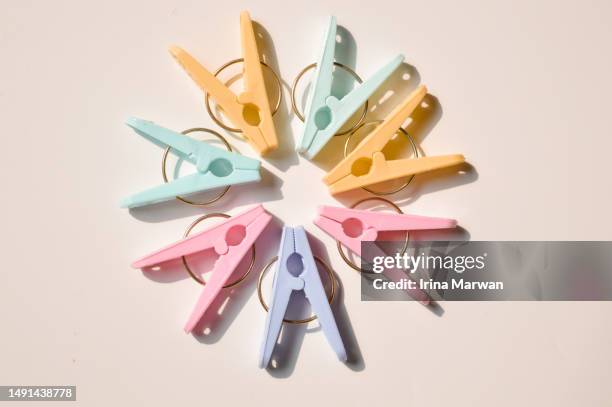 pastel colored clothespins, clothes peg - clothes peg stock-fotos und bilder