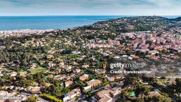 vue aérienne d’antibes - scène non urbaine photos et images de collection