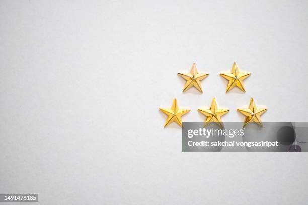 concept of excellence, gold stars, five stars, review, rating satisfaction concept - 5 stars stockfoto's en -beelden