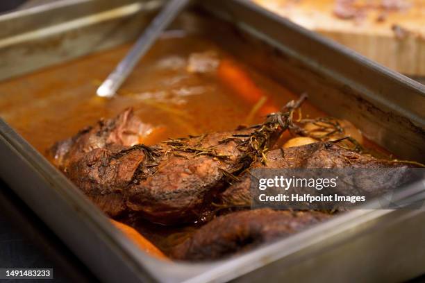 close up of baked meat. - utensile di portata foto e immagini stock