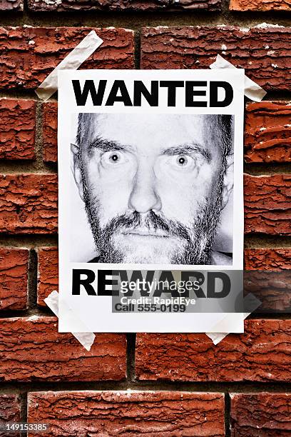 mental paziente o penale? wanted poster su muro di mattoni - wanted foto e immagini stock