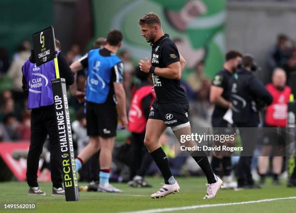 Dan Biggar of RC Toulon leaves the field for a Head Injury Assessment during the EPCR Challenge Cup Final between Glasgow Warriors and RC Toulon at...