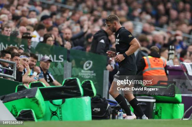 Dan Biggar of RC Toulon leaves the field for a Head Injury Assessment during the EPCR Challenge Cup Final between Glasgow Warriors and RC Toulon at...
