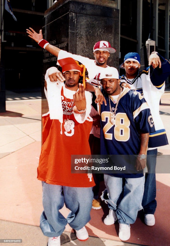 Rapper Murphy Lee of The St. Lunatics poses for photos with rapper ...
