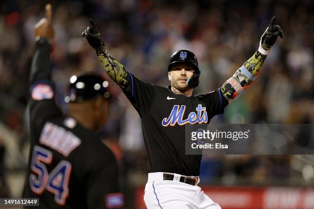 Pete Alonso of the New York Mets celebrates his grand slam in the seventh inning against the Cleveland Guardians at Citi Field on May 19, 2023 in the...