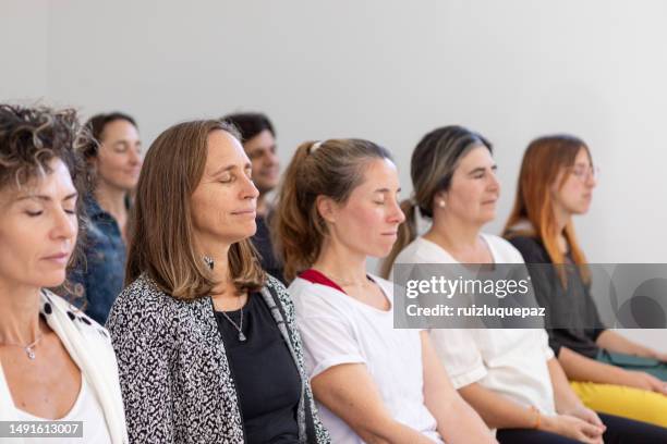 mindfulness group course - connected mindfulness work stock pictures, royalty-free photos & images