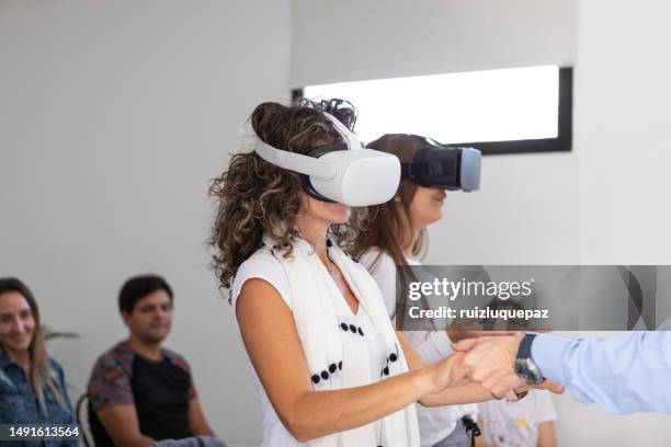 virtual reality in group therapy - training simulator stock pictures, royalty-free photos & images