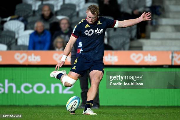 Sam Gilbert of the Highlanders kicks a penalty to win the game during the round 13 Super Rugby Pacific match between Highlanders and Melbourne Rebels...