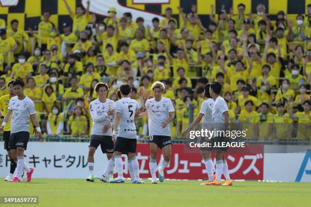 Yuya OSAKO of Vissel Kobe celebrates scoring his side's first goal during the J.LEAGUE Meiji Yasuda J1 14th Sec. Match between Kashiwa Reysol and...