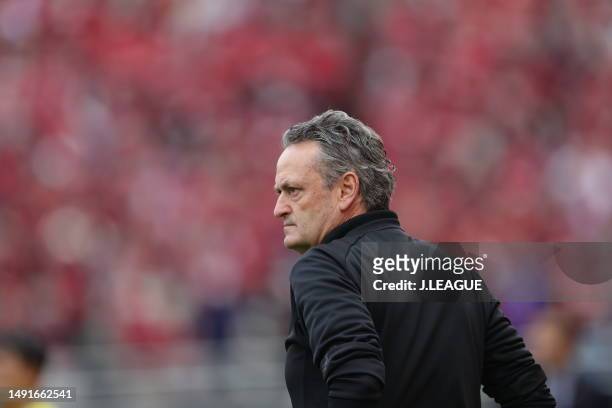 Head coach ALBERT Puig Ortoneda of F.C.Tokyo gives instruction during the J.LEAGUE Meiji Yasuda J1 14th Sec. Match between Kashima Antlers and...
