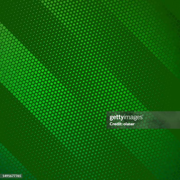 grüne abschnitte des diagonalen fading-musters aus kreisförmigen punkten - green background stock-grafiken, -clipart, -cartoons und -symbole