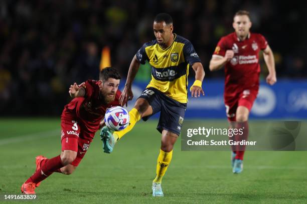 Marco Tulio of the Mariners with the ball during the second leg of the A-League Men's Semi Final between Central Coast Mariners and Adelaide United...