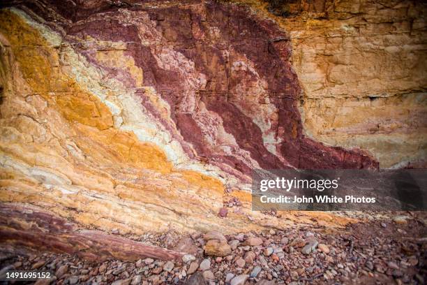 orche pits. west macdonnell ranges. alice springs. northern territory. australia. - australian aboriginal culture stock pictures, royalty-free photos & images