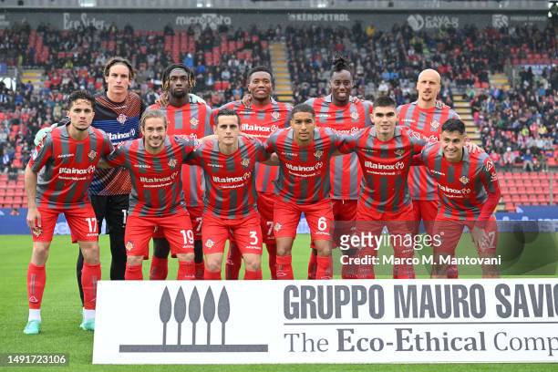 Team US Cremonese poses before the Serie A match between US Cremonese and Bologna FC at Stadio Giovanni Zini on May 20, 2023 in Cremona, Italy.