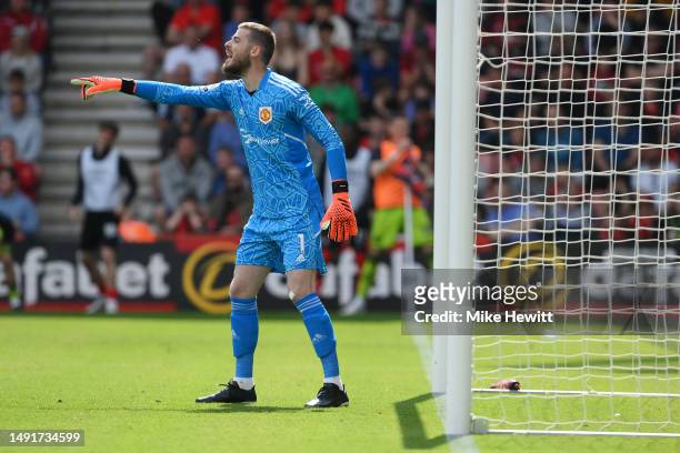 David De Gea of Manchester United gives the team instructions during the Premier League match between AFC Bournemouth and Manchester United at...