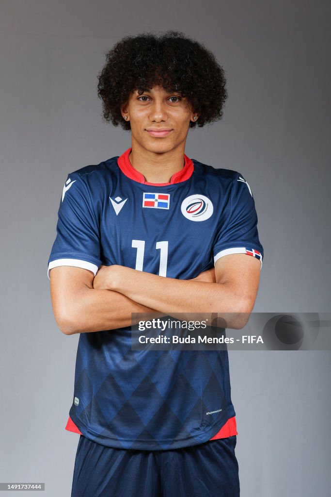 GLEITGUT Lot de 4 bouchons à laelles rectangulaires pour tube carré GLEITGUT Lot de 4 bouchons à laelles rectangulaires pour tube carré