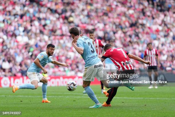 Alex Berenguer of Athletic Club scores the team's second goal during the LaLiga Santander match between Athletic Club and RC Celta at San Mames...