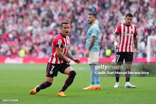 Alex Berenguer of Athletic Club celebrates after scoring the team's second goal during the LaLiga Santander match between Athletic Club and RC Celta...