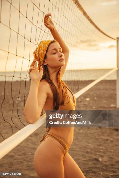 relaxing girl - women beauty in nature beauty stock pictures, royalty-free photos & images